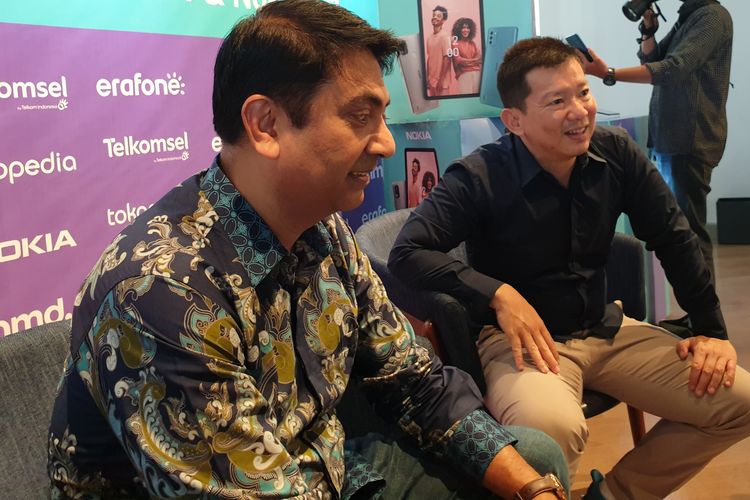 Kiri-kanan: Vice President, APAC, HMD Global Ravi Kunwar dan General Manager HMD Global di Indonesia Hero Tjokroardi dalam semua acara peluncuran Nokia C21 Plus, C31, dan tablet Nokia T12, di Event Gallery SCBD, Jakarta Selatan, Selasa (22/11/2022)