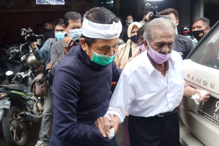 Anggota DPR RI Dedi Mulyadi bertemu dengan RE Koswara (85) dan Kuasa Hukum RE Koswara dari Progresif Law and Partner, Bobby Herlambang, Rabu (20/1/2021).