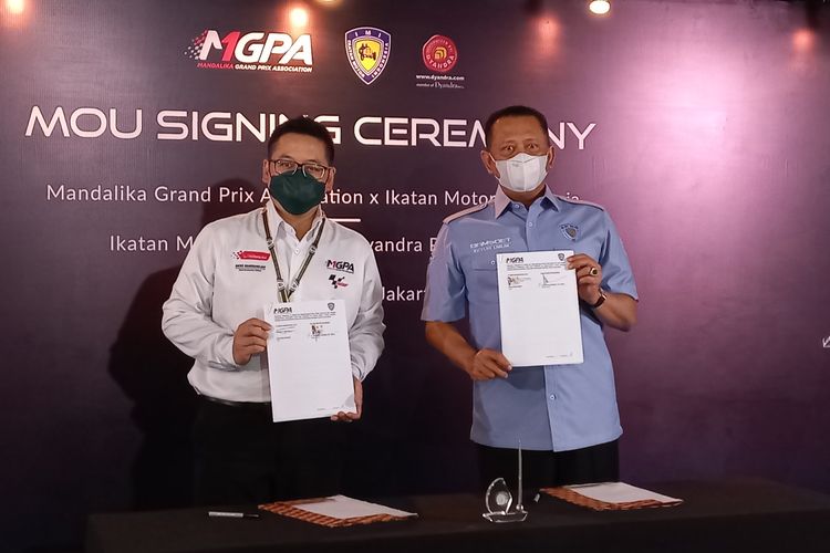 Penandatanganan MoU antara Dyandra Promosindo dengan Ikatan Motor Indonesia (IMI) untuk distribusi paket nonton World Superbike (WorldSBK) 2021 di Pertamina Mandalika International Street Circuit
