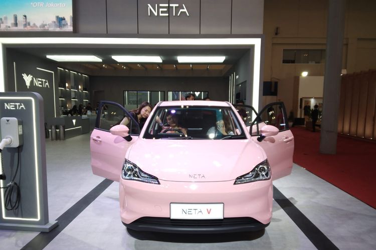 Neta V dijual Rp 379 juta sudah termasuk wall box charger dan biaya instalasi.