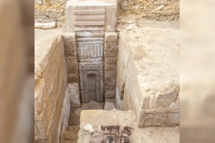 Arkeolog Temukan Makam Bangsawan Mesir Kuno Berusia 4.400 Tahun dengan Pintu Palsu Raksasa