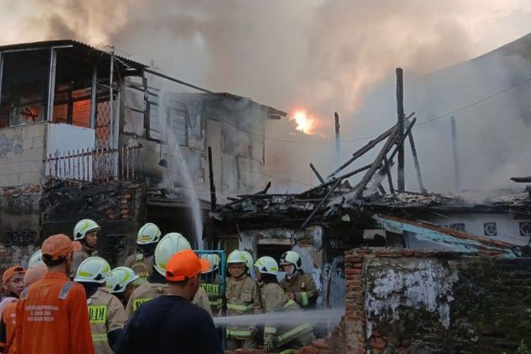 Delapan Rumah Terbakar di Kemayoran, Diduga karena Korsleting