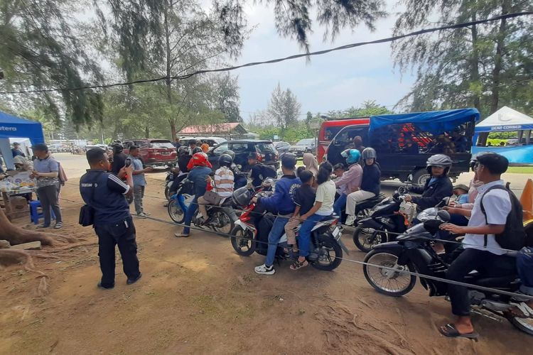 Turun 30 Persen, Kunjungan ke Pantai Air Manis Padang Terimbas Bencana dan Rekayasa Lalu Lintas
