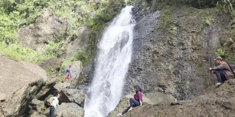 Air Terjun Banyunibo di Dusun Batur, Putat, Patuk, Kabupaten Gunungkidul, DI Yogyakarta.