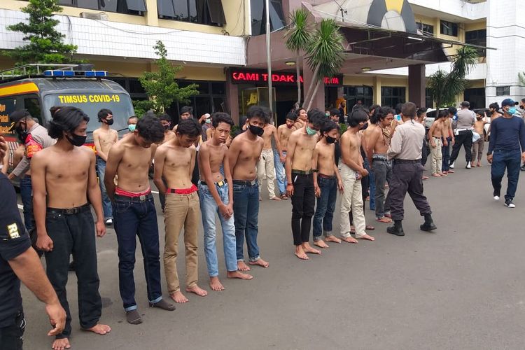 Polres Metro Jakarta Selatan mengamankan hingga 162 remaja yang berencana melakukan aksi demontrasi ke Gedung DPR, Jakarta. 