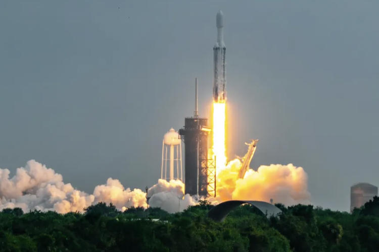 Peluncuran Roket Falcon Heavy SpaceX pada Jumat, 13 Oktober 2023, dilansir dari Space.com
