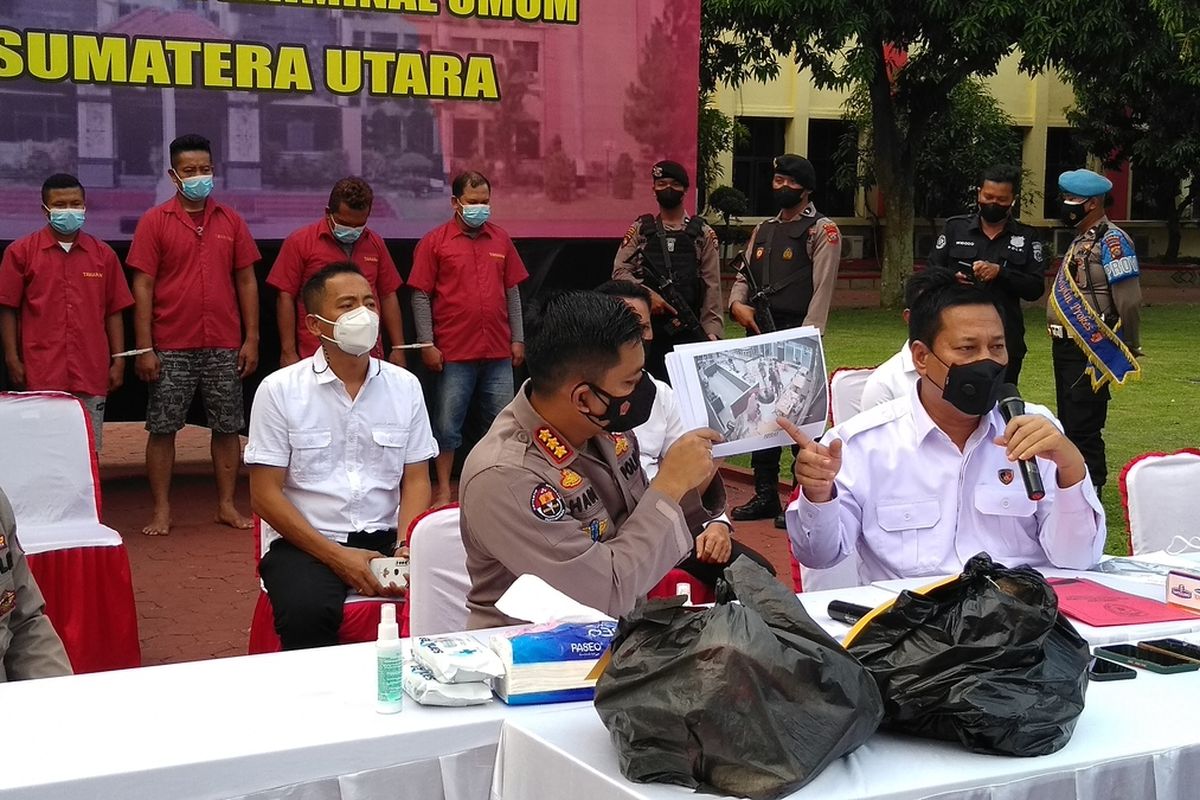 Direktur Reserse Kriminal Umum Polda Sumut, Kombes Pol Tatan Dirsan Atmaja didampingi Kabid Humas Polda Sumut, Kombes Pol Hadi Wahyudi pada Senin (14/3/2022) sore menjelaskan kronologi penganiayaan terhadap wartawan di Madina pada Jumat (4/3/2022) yang lalu di sebuah kafe.