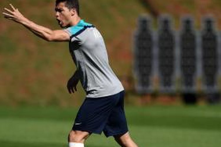 Penyerang Portugal, Cristiano Ronaldo, saat mengikuti sesi latihan tim di Campinas pada 13 Juni 2014.