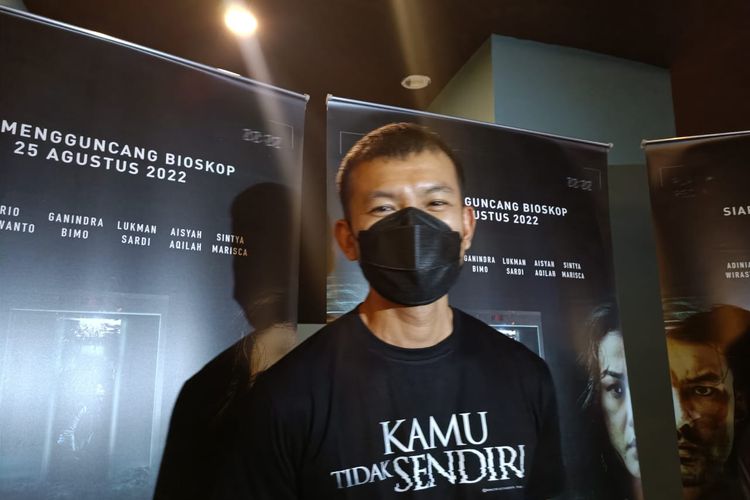 Aktor peran Rio Dewanto menceritakan pengalaman barunya saat bermain di film Kamu Tidak Sendiri.