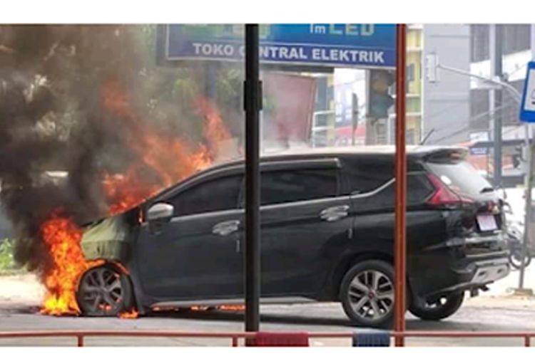Mitsubishi Xpander Terbakar di Pekanbaru, akhir pekan lalu