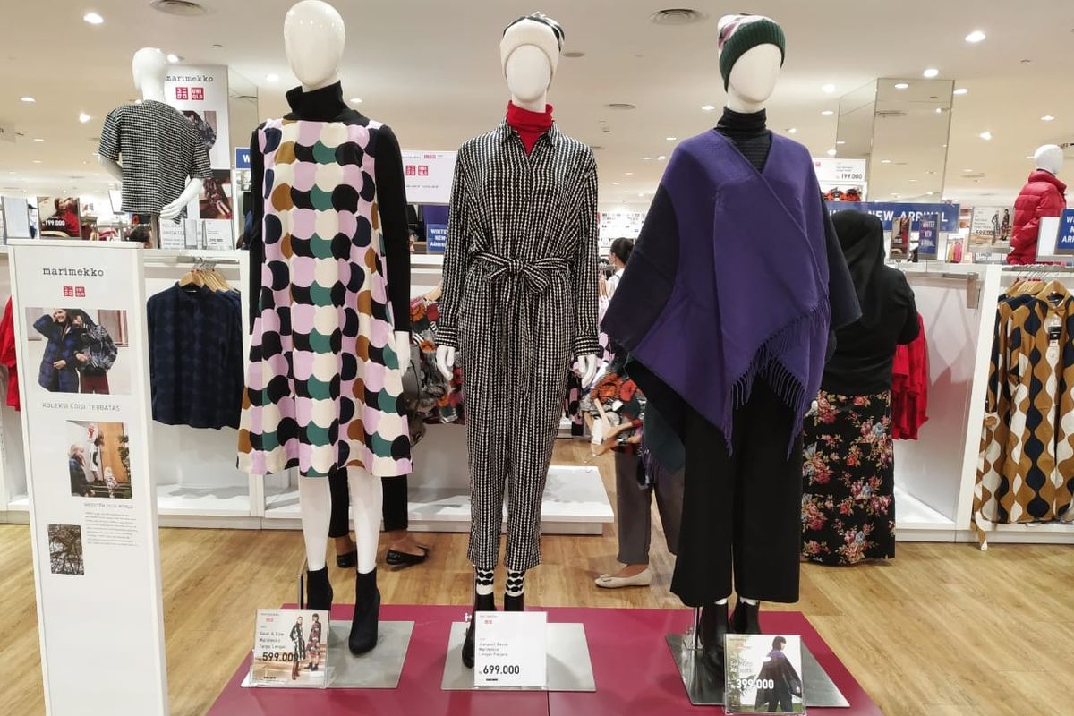 UNIQLO x Marimekko menghadirkan koleksi terbatas musim gugur/ musim dingin dengan menampilkan bahan tebal dan warna-warni cantik khas Marimekko.