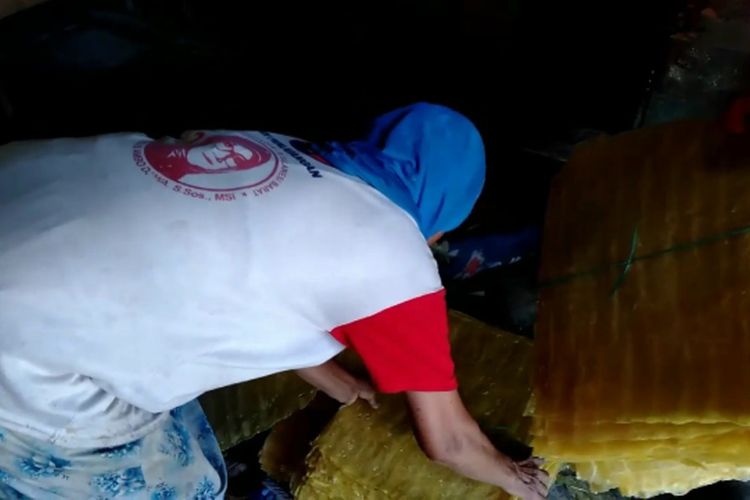 Terdampak Covid-19, Pengrajin Keripik di Mateng Tak Bisa Bayar Cicilan Koperasi