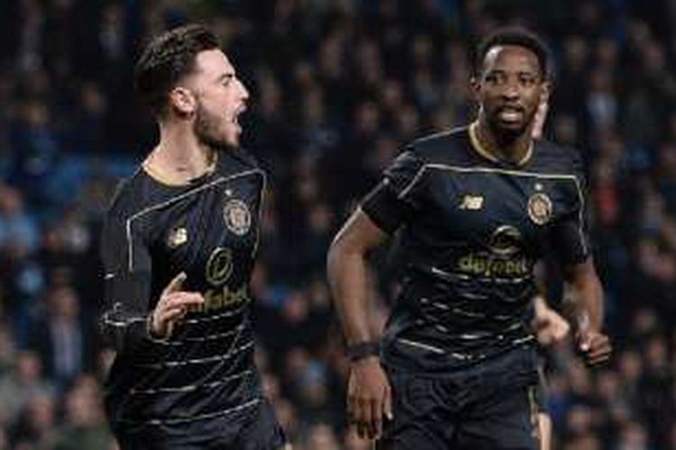 Pemain sayap Celtic FC, Patrick Roberts, merayakan golnya ke gawang Manchester City pada pertandingan Liga Champions di Stadion Etihad, Selasa (6/12/2016).