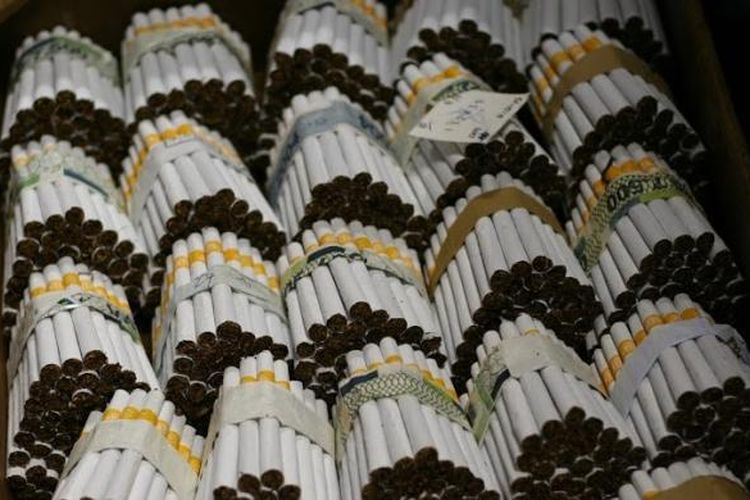 Rokok kretek siap dikemas. 