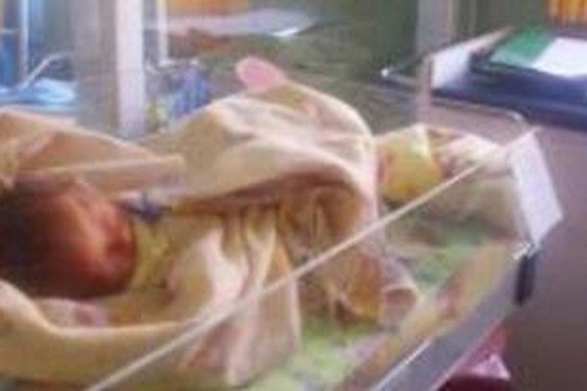 Ilustrasi : Bayi laki-laki yang dibuang ibunya di gudang Sumber Rejeki, Larantuka, Flores Timur. 