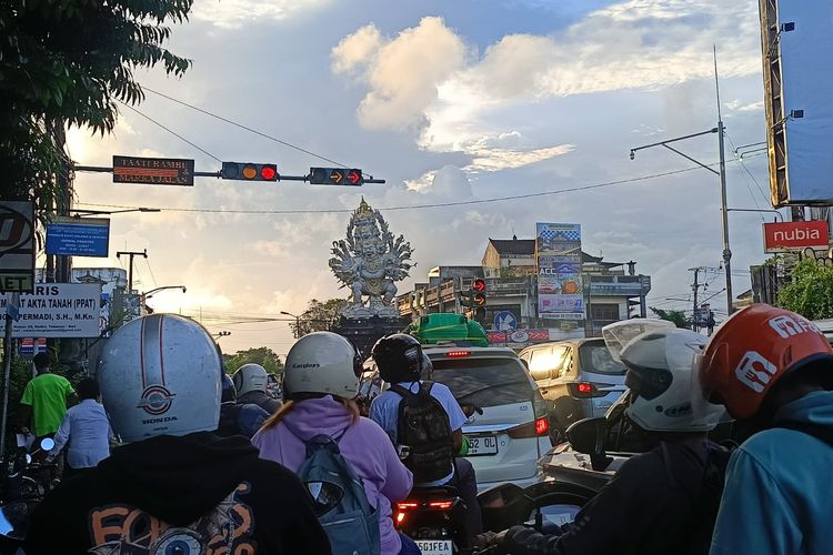 Kondisi Arus Mudik dari Denpasar Hingga Tabanan, Didominasi Truk dan Bus