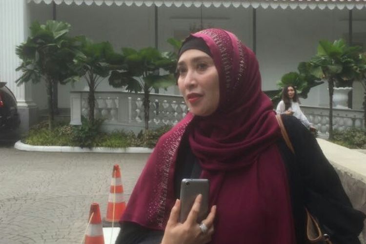Firza Husein datang ke Balai Kota DKI Jakarta, Rabu (13/12/2017). 