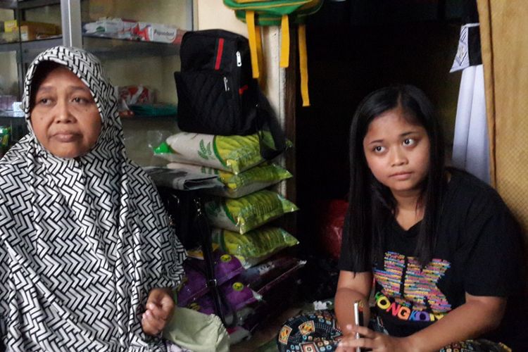 Prapti Utama (kiri) bersama Windi Asriati saat ditemui di rumahnya Gang 6 Kelurahan Kota Lama, Kota Malang, Selasa (12/2/2019)
