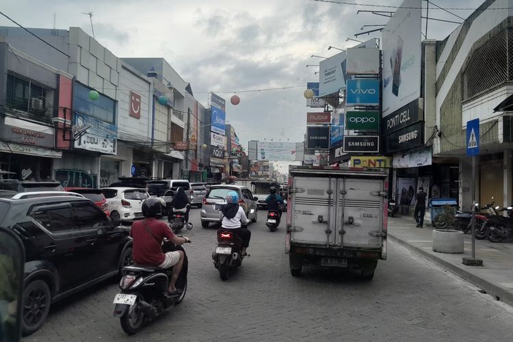 Debu Proyek Paving Block Beterbangan di Jalan Tuparev, Dinas PUPR Karawang Minta Maaf