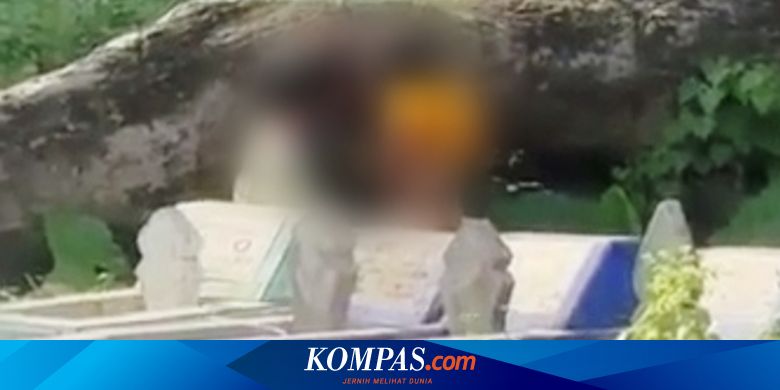 Viral, Video 2 Bocah di Makassar Berbuat Asusila di Area Perkuburan->