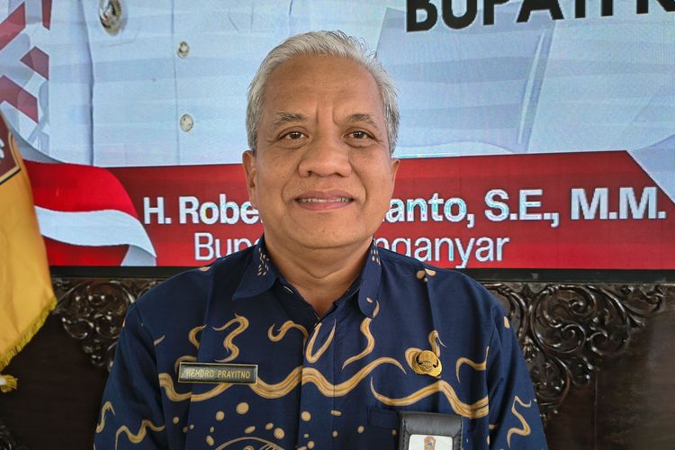 Alarm Pendidikan Karanganyar, SD Negeri Kekurangan 300 Guru