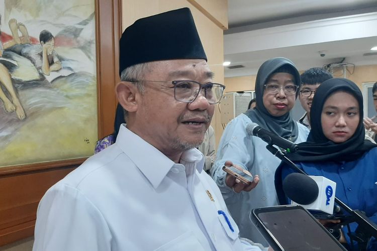Viral Siswa Makan MBG di Depan Kelas Roboh, Pemerintah Janji Perbaiki Dalam 3-4 Bulan