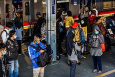 Hari ini, KCI Resmi Larang Penumpang KRL Pakai Buff dan Masker Scuba