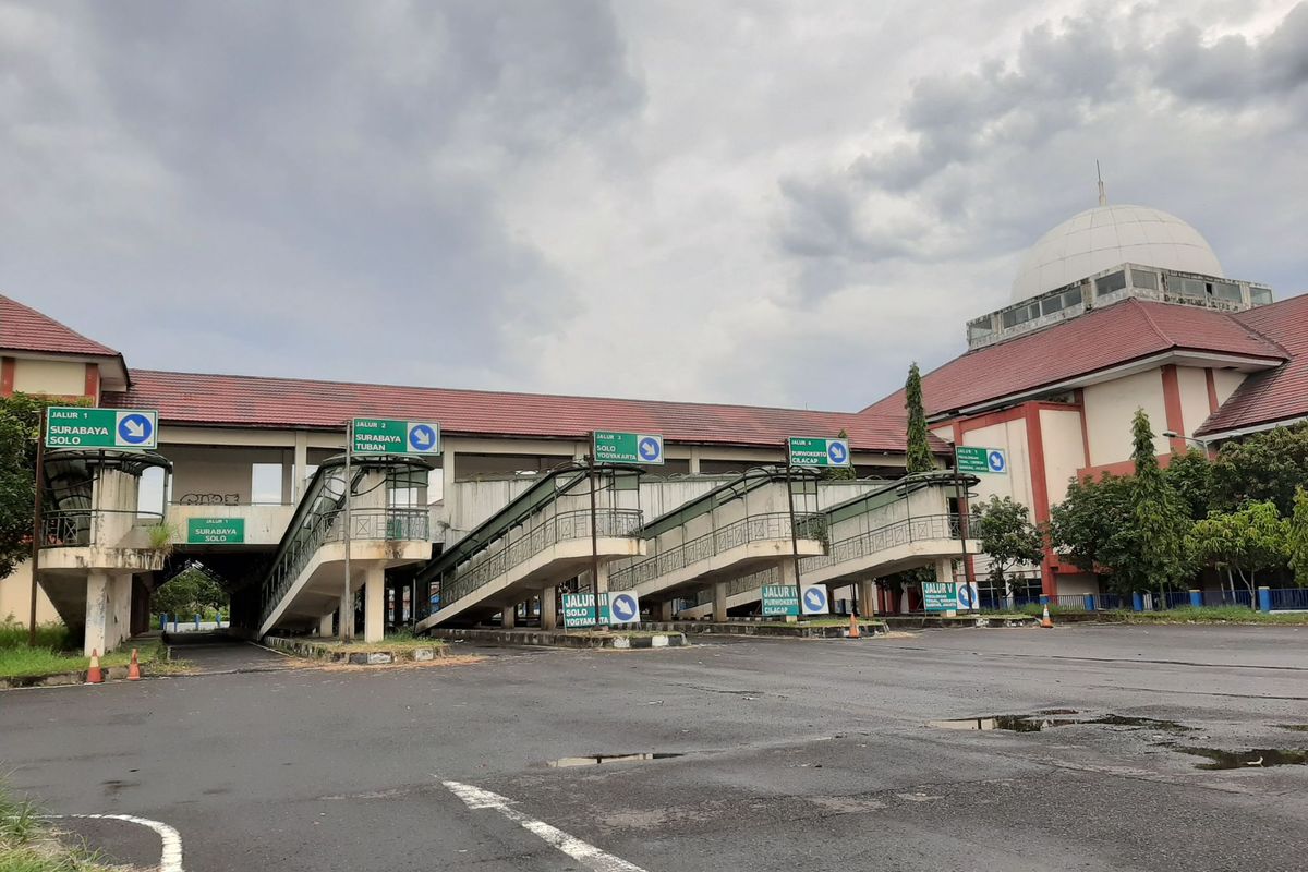 Suasana terminal mangkang Semarang sejak merebak virus corona.