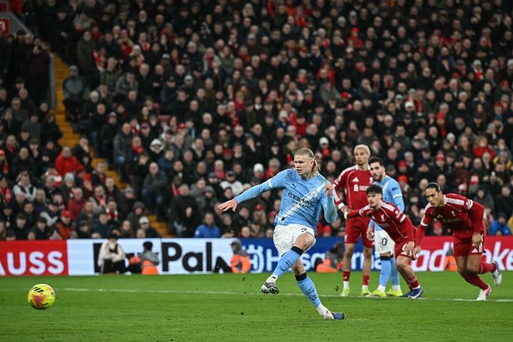 Erling Haaland mencetak gol penalti ke gawang Liverpool. Hasil Liverpool vs Man City dalam lanjutan Liga Inggris (Premier League) 2025-2026, Minggu (8/2/2026), berakhir dengan skor 1-2. 