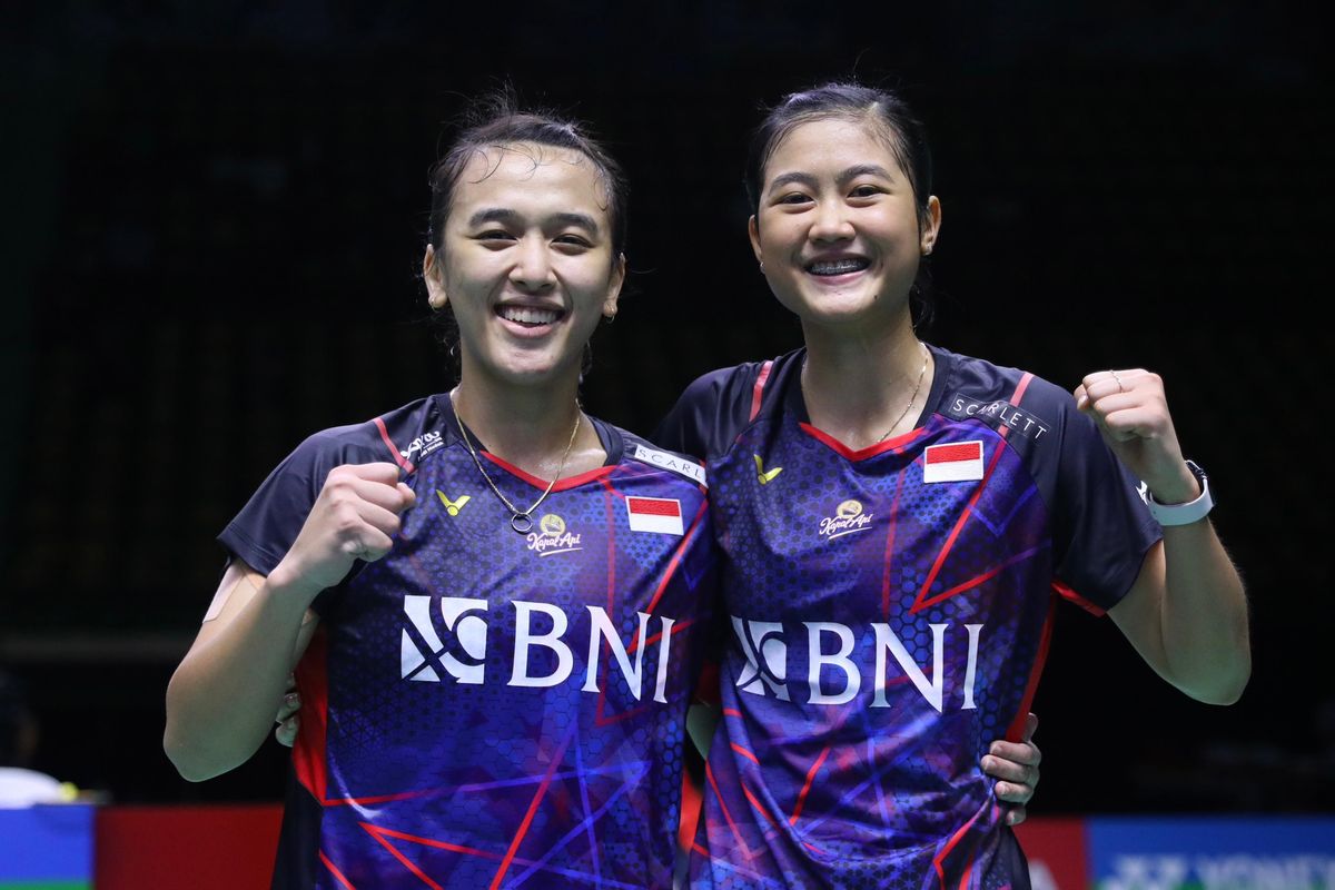 Ganda putri Febriana Dwipuji Kusuma/Amalia Cahaya Pratiwi usai memastikan kemenangan atas wakil Taiwan di Nimibutr Arena, Bangkok, Jumat (14/5/2024) dan lolos ke semifinal Thailand Open 2024. Terkini, Febriana/Amalia menjadi juara Australian Open 2024. 