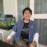 Cara Iqbaal Ramadhan Killing Time di Set Syuting Monster Pabrik Rambut