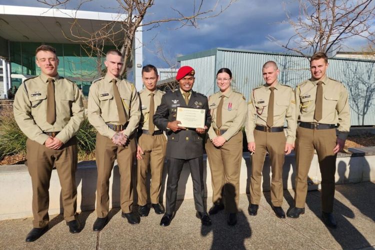 Prajurit Satgultor 81 Praka Jingko Lewi Kase jadi Siswa Terbaik Latihan Militer Lintas Negara di Australia