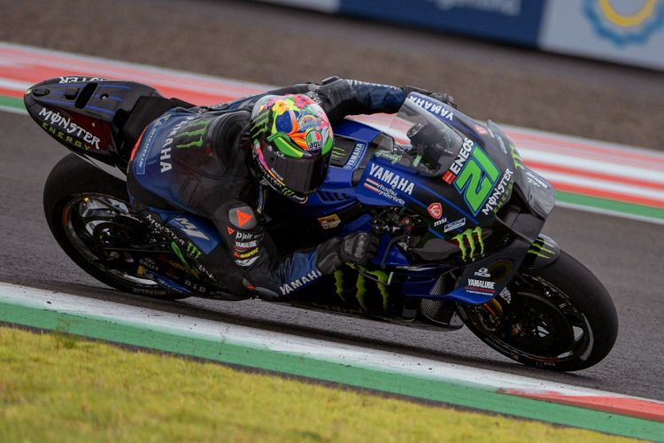 Francesco Bagnaia saat sesi latihan bebas pada MotoGP Mandalika 2022. (Photo by BAY ISMOYO / AFP)