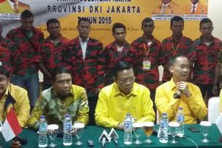 Ketua Umum Partai Golkar hasil Munas Ancol, Agung Laksono, memimpin konferensi pers seusai Musyawarah Daerah IX Partai Golkar Provinsi DKI Jakarta, di Hotel Mega Anggrek, Jakarta Barat, Selasa (9/6/2015).