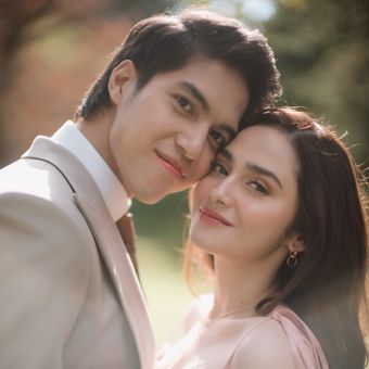Prewedding Syifa Hadju dan El Rumi di London tampil elegan dengan dress pink lembut, jas beige, makeup natural, dan nuansa romantis.
