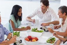Makanan Gratis Ampuh Tingkatkan Semangat Kerja Karyawan 