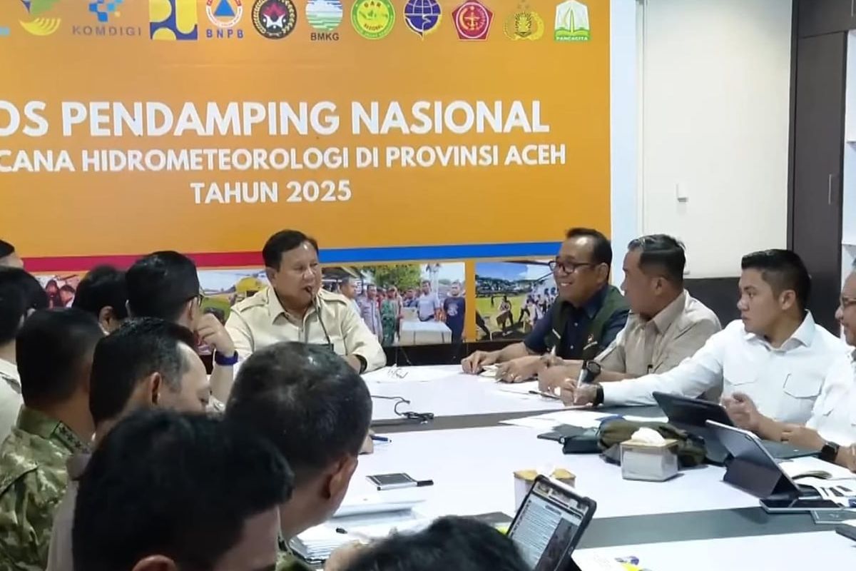 Mendagri Tito dalam forum Arahan Presiden RI Prabowo Subianto terkait Penanganan dan Pemulihan Bencana Aceh, Sumut, dan Sumbar di Aceh, Minggu (7/12/2025)