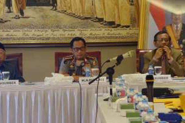 (Ki-ka) Ketua Umum MUI Maruf Amin, Kapolri Jenderal Pol Tito Karnavian, dan ahli hukum tata negara Mahfud MD dalam diskusi 