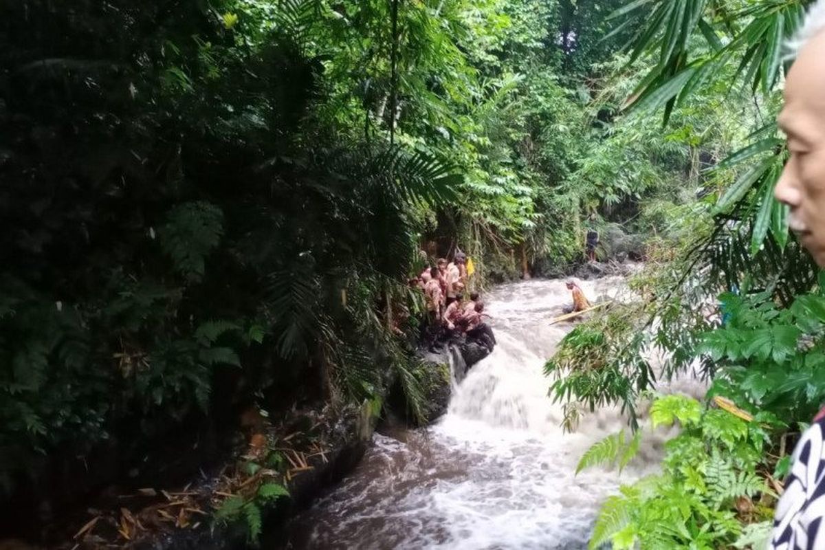 Ratusan siswa SMP N 1 Turi Sleman dilaporkan hanyut terbawa arus saat susur Sungai Sempor Sleman