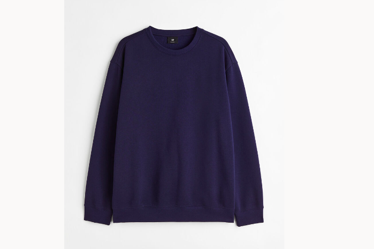Sweater laki-laki dari merek H&M, rekomendasi sweater branded yang berkualitas. 