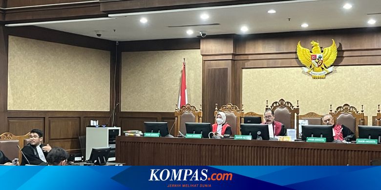 Pembangunan BTS 4G Terlambat, Johnny Plate Minta Maaf ke Jokowi dan Masyarakat