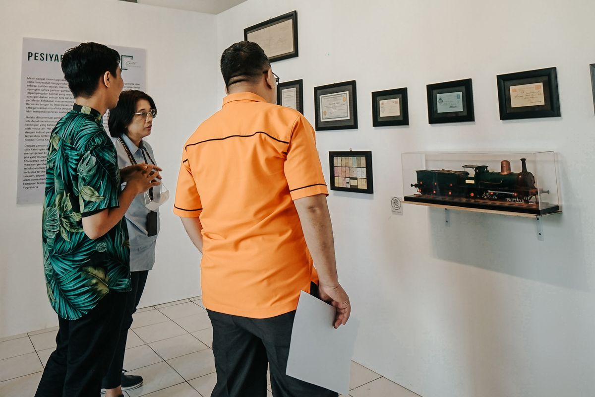 Pameran Pesiyaran: Cerita Kartu Pos 2022, sejarah perjalanan kartu pos dan prangko pertama di Yogyakarta.