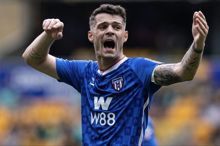 Ekspresi Granit Xhaka kala berlaga dalam pertandingan pekan ke-35 Liga Inggris Wolves vs Sunderland di Stadion Molineux, Sabtu (2/5/2026).