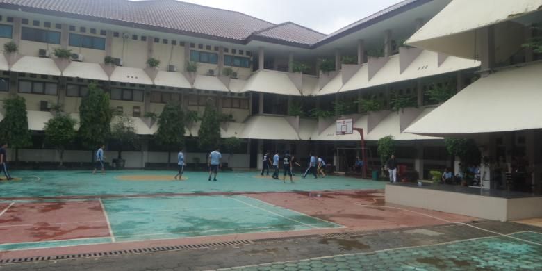 Aktivitas belajar di SMA 8 Jakarta di Jakarta  Selatan  sudah kembali normal, Jumat (17/2/2017). Kamis kemarin banjir melanda kawasan tersebut.