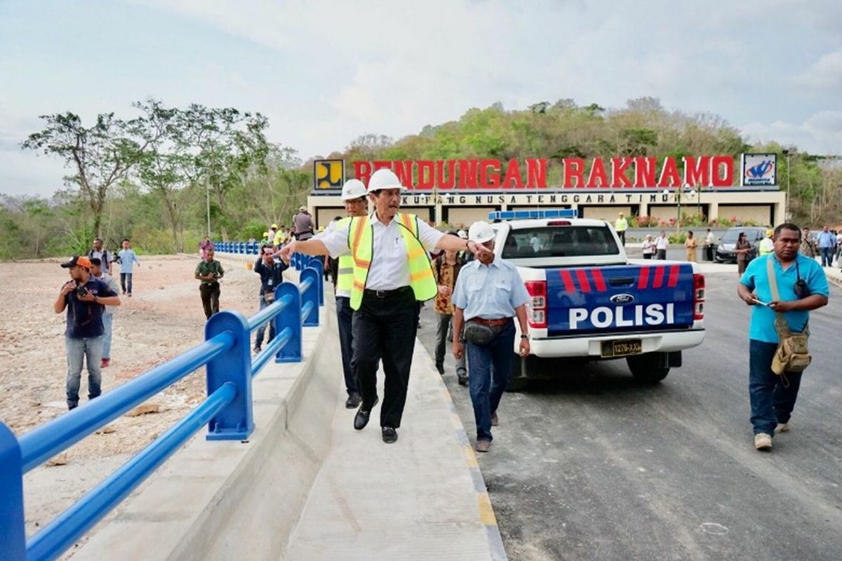 Luhut Binsar meninjau bendungan Raknamo