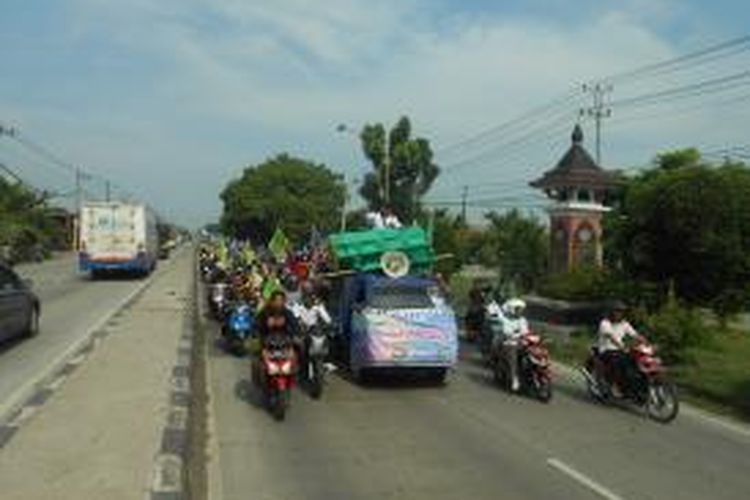 Konvoi buruh Demak, dalam rangka May Day,macetkan jalur pantura, Jumat (1/5/2015)