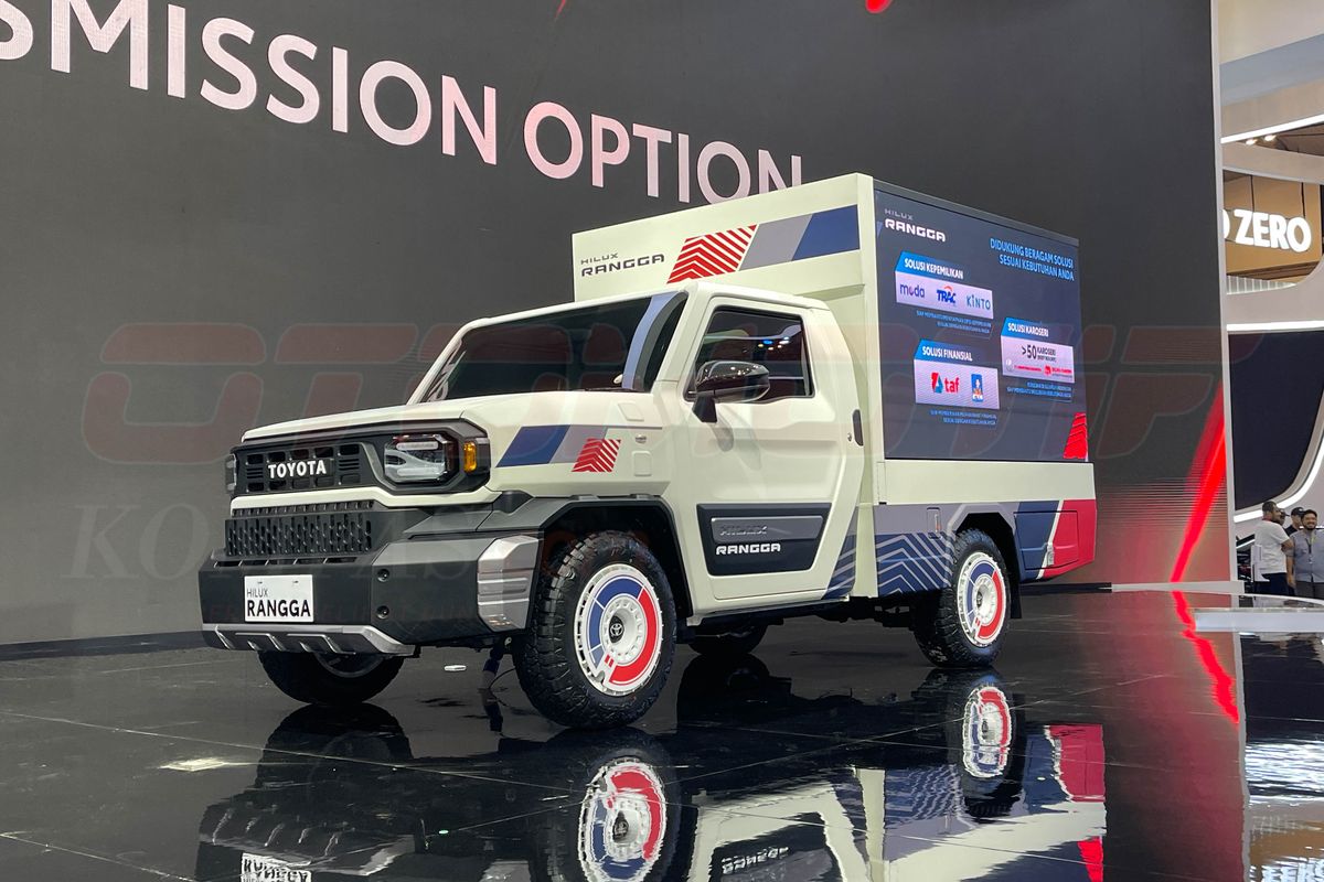 Toyota Hilux Rangga dengan aplikasi layar LED berjalan di GIIAS 2024