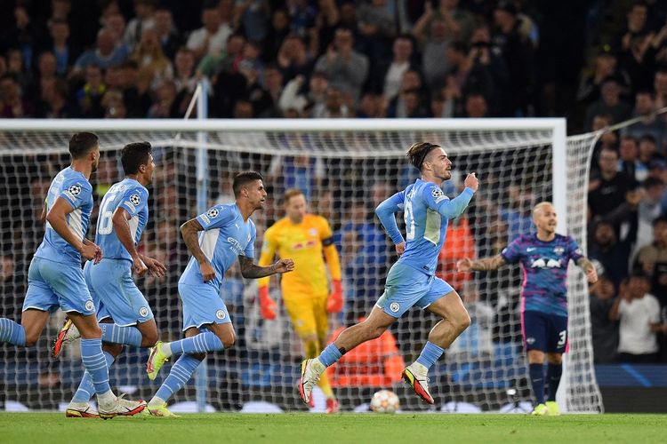 Para pemain Manchester City merayakan salah satu gol ke gawang RB Leipzig pada laga pertama fase grup Liga Champions yang berlangsung di Stadion Etihad, Inggris, Kamis (16/9/2021) dini hari WIB.