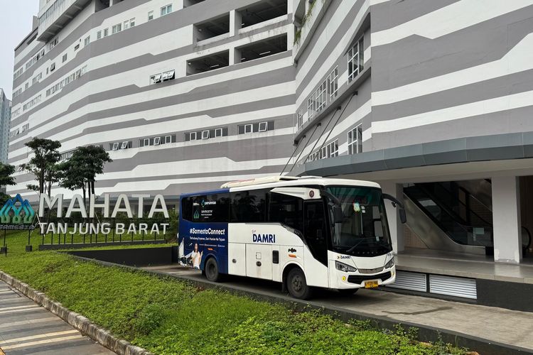 Bus bandara DAMRI dari Tanjung Barat ke Bandara Internasional Soekarno-Hatta