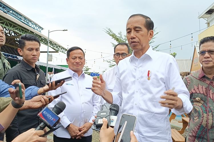 Presiden Jokowi saat mengunjungi Dome Balerame, Soreang, Kabupaten Bandung, Jawa Barat pada Sabtu (3/2/2024)